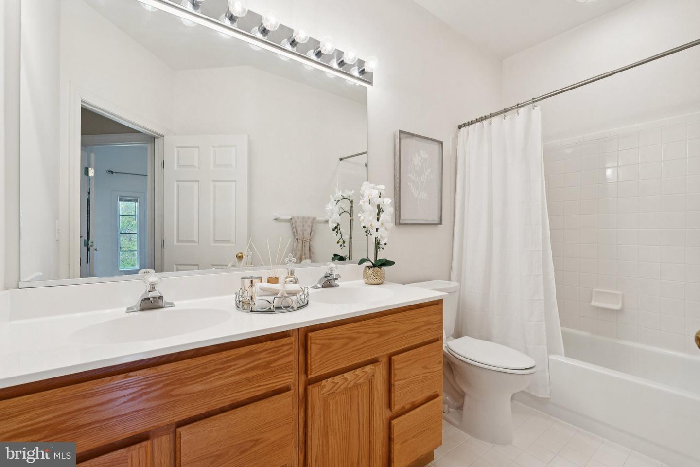 25368 HERRING CREEK DR, CHANTILLY, Virginia 20152, 3 Bedrooms Bedrooms, ,2 BathroomsBathrooms,Residential,For sale,25368 HERRING CREEK DR,VALO2106292 MLS # VALO2106292