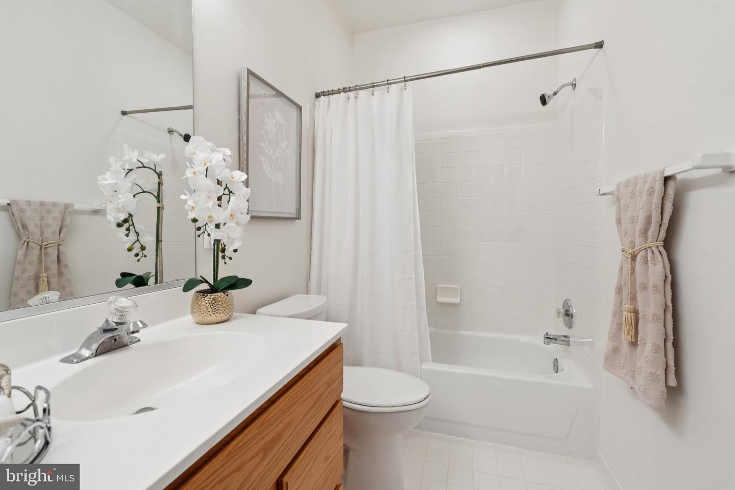 25368 HERRING CREEK DR, CHANTILLY, Virginia 20152, 3 Bedrooms Bedrooms, ,2 BathroomsBathrooms,Residential,For sale,25368 HERRING CREEK DR,VALO2106292 MLS # VALO2106292
