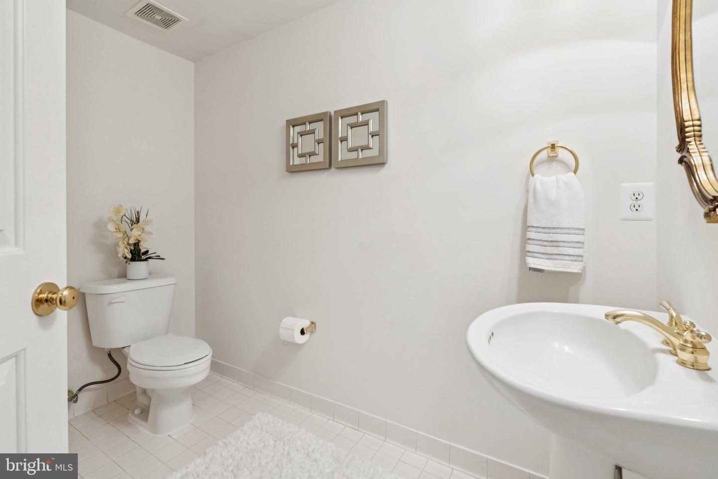 25368 HERRING CREEK DR, CHANTILLY, Virginia 20152, 3 Bedrooms Bedrooms, ,2 BathroomsBathrooms,Residential,For sale,25368 HERRING CREEK DR,VALO2106292 MLS # VALO2106292