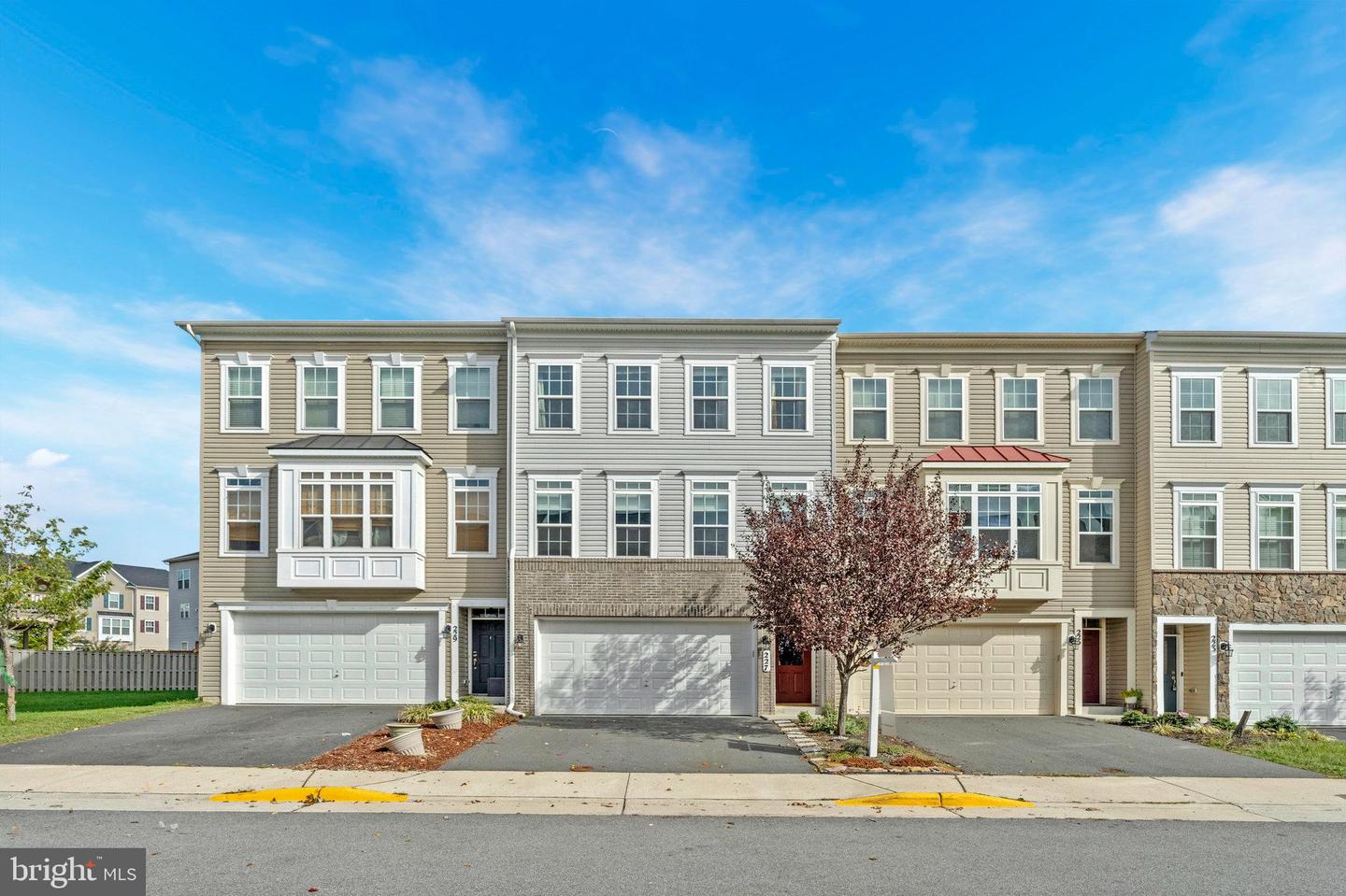 227 UPPER BROOK, PURCELLVILLE, Virginia 20132, 4 Bedrooms Bedrooms, 15 Rooms Rooms,3 BathroomsBathrooms,Residential,For sale,227 UPPER BROOK,VALO2106676 MLS # VALO2106676