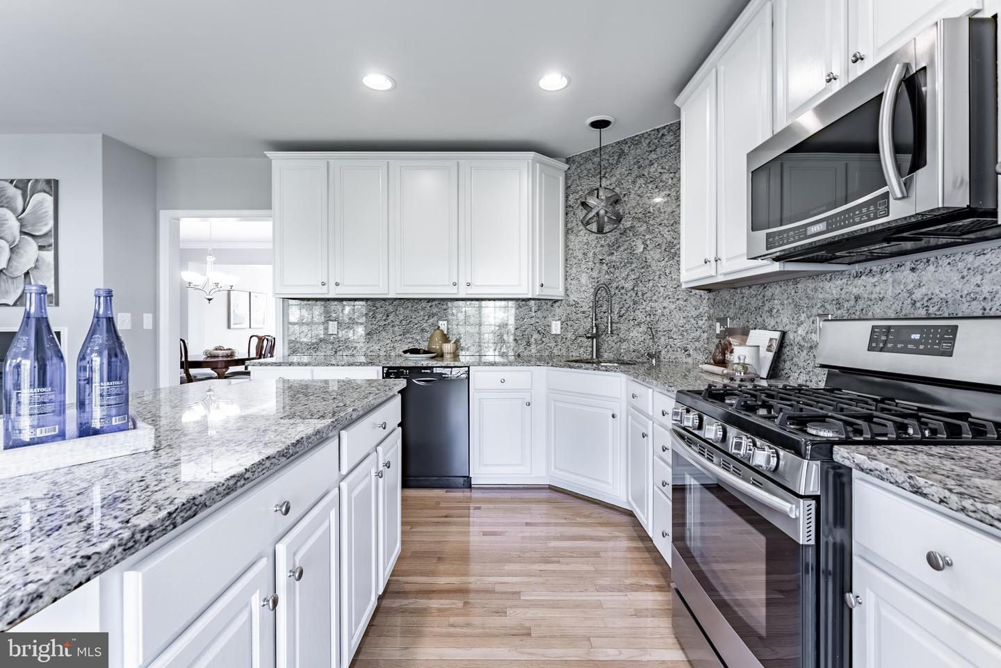 4579 WHITTEMORE PL #1242, FAIRFAX, Virginia 22030, 3 Bedrooms Bedrooms, ,2 BathroomsBathrooms,Residential,For sale,4579 WHITTEMORE PL #1242,VAFX2267328 MLS # VAFX2267328