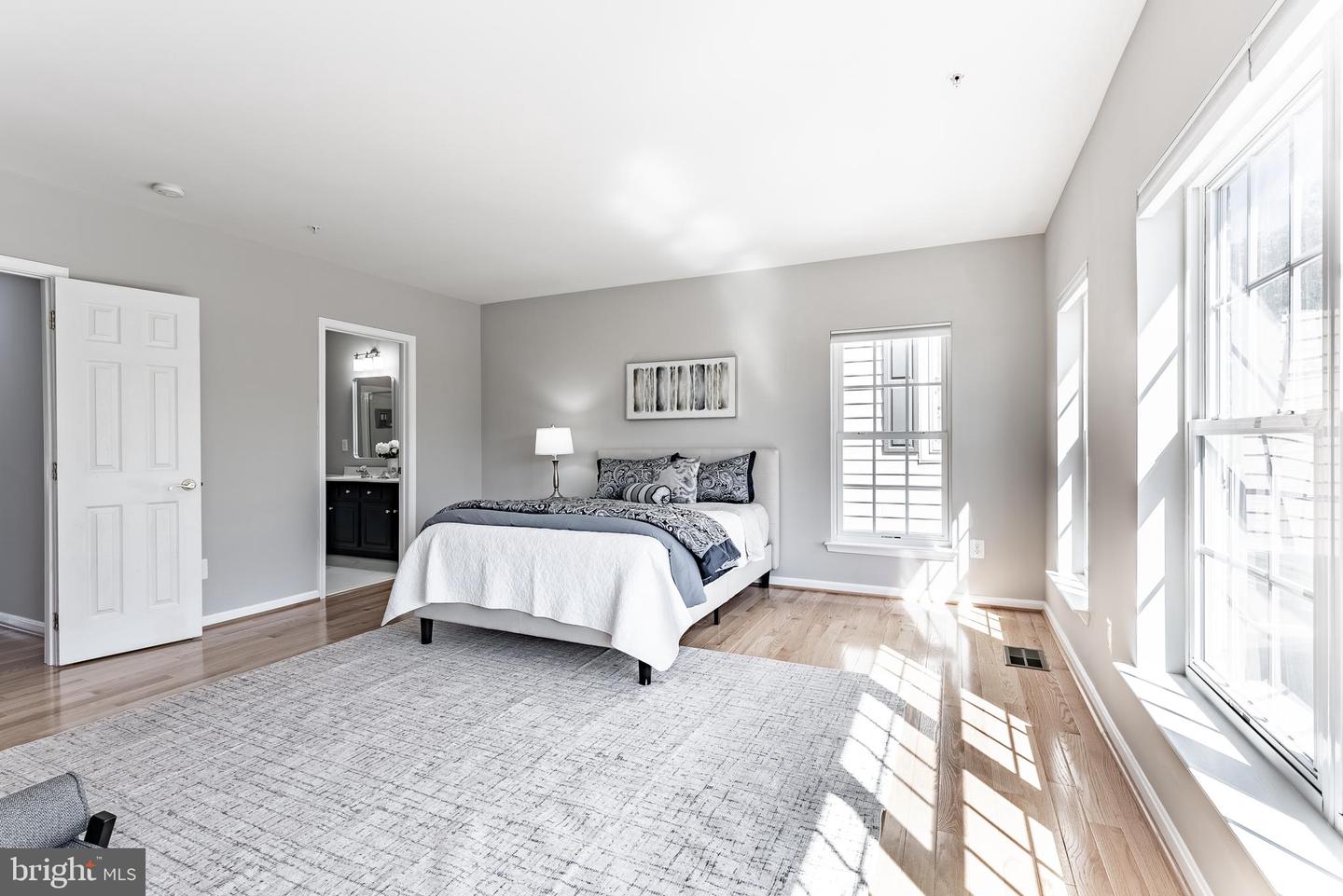 4579 WHITTEMORE PL #1242, FAIRFAX, Virginia 22030, 3 Bedrooms Bedrooms, ,2 BathroomsBathrooms,Residential,For sale,4579 WHITTEMORE PL #1242,VAFX2267328 MLS # VAFX2267328