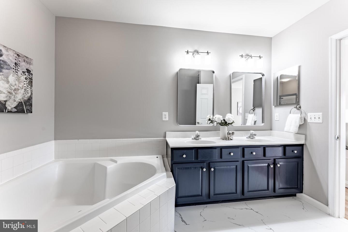 4579 WHITTEMORE PL #1242, FAIRFAX, Virginia 22030, 3 Bedrooms Bedrooms, ,2 BathroomsBathrooms,Residential,For sale,4579 WHITTEMORE PL #1242,VAFX2267328 MLS # VAFX2267328