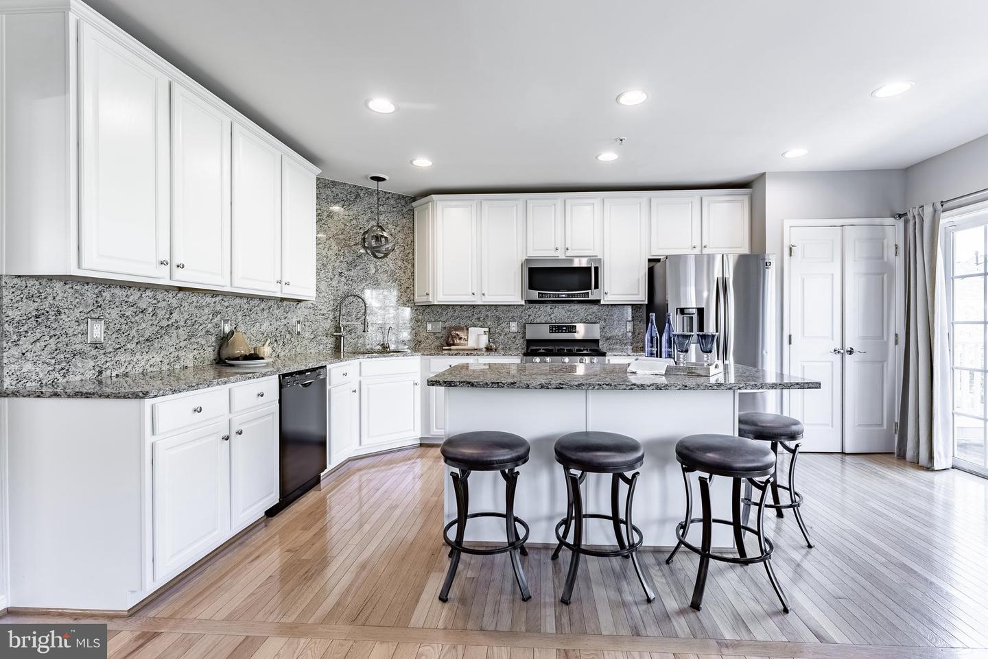4579 WHITTEMORE PL #1242, FAIRFAX, Virginia 22030, 3 Bedrooms Bedrooms, ,2 BathroomsBathrooms,Residential,For sale,4579 WHITTEMORE PL #1242,VAFX2267328 MLS # VAFX2267328