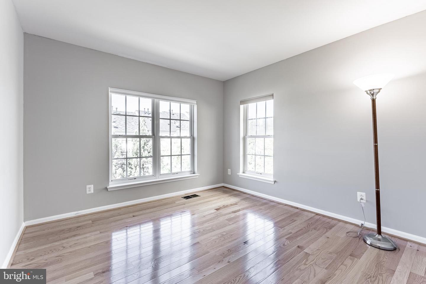 4579 WHITTEMORE PL #1242, FAIRFAX, Virginia 22030, 3 Bedrooms Bedrooms, ,2 BathroomsBathrooms,Residential,For sale,4579 WHITTEMORE PL #1242,VAFX2267328 MLS # VAFX2267328