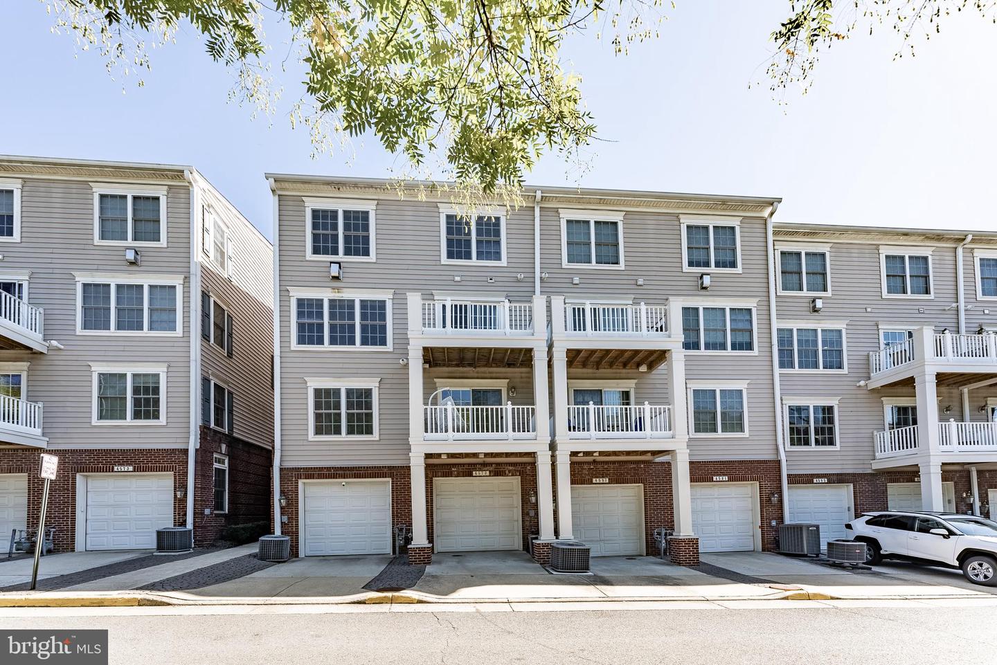 4579 WHITTEMORE PL #1242, FAIRFAX, Virginia 22030, 3 Bedrooms Bedrooms, ,2 BathroomsBathrooms,Residential,For sale,4579 WHITTEMORE PL #1242,VAFX2267328 MLS # VAFX2267328