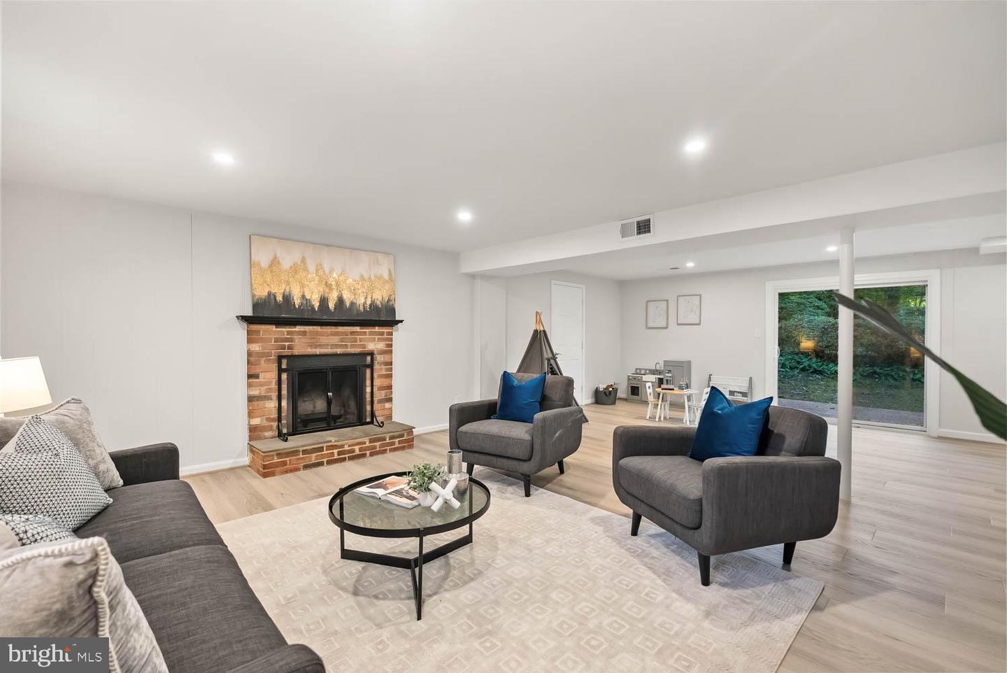 8929 CHELTONHAM PL, ANNANDALE, Virginia 22003, 4 Bedrooms Bedrooms, ,3 BathroomsBathrooms,Residential,For sale,8929 CHELTONHAM PL,VAFX2267950 MLS # VAFX2267950