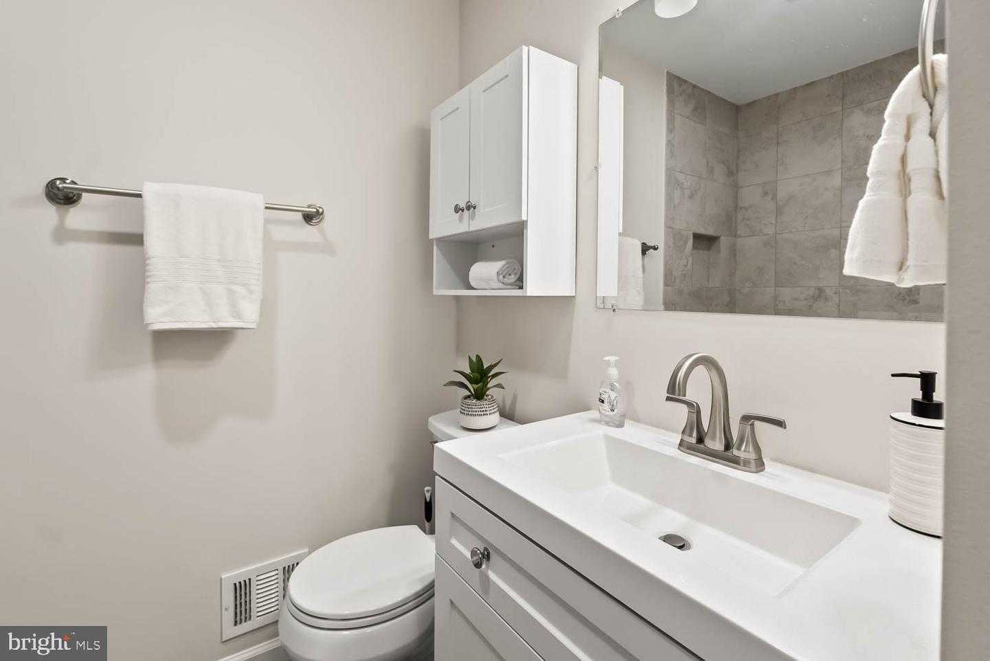 8929 CHELTONHAM PL, ANNANDALE, Virginia 22003, 4 Bedrooms Bedrooms, ,3 BathroomsBathrooms,Residential,For sale,8929 CHELTONHAM PL,VAFX2267950 MLS # VAFX2267950