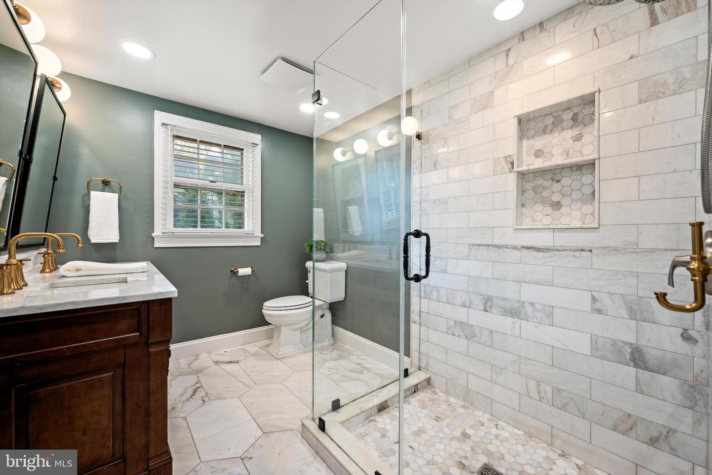 250 W MAIN ST, PURCELLVILLE, Virginia 20132, 5 Bedrooms Bedrooms, ,3 BathroomsBathrooms,Residential,For sale,250 W MAIN ST,VALO2107082 MLS # VALO2107082