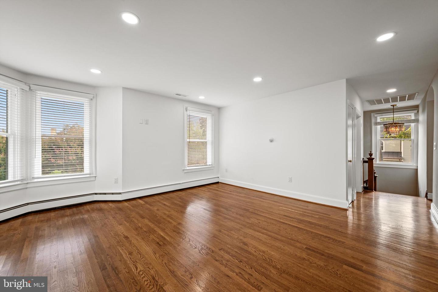 250 W MAIN ST, PURCELLVILLE, Virginia 20132, 5 Bedrooms Bedrooms, ,3 BathroomsBathrooms,Residential,For sale,250 W MAIN ST,VALO2107082 MLS # VALO2107082
