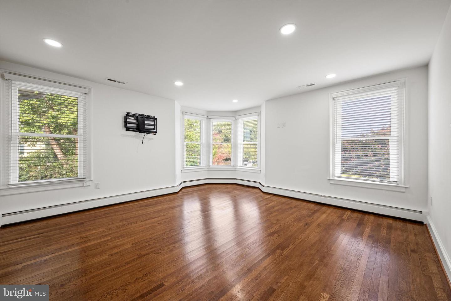 250 W MAIN ST, PURCELLVILLE, Virginia 20132, 5 Bedrooms Bedrooms, ,3 BathroomsBathrooms,Residential,For sale,250 W MAIN ST,VALO2107082 MLS # VALO2107082