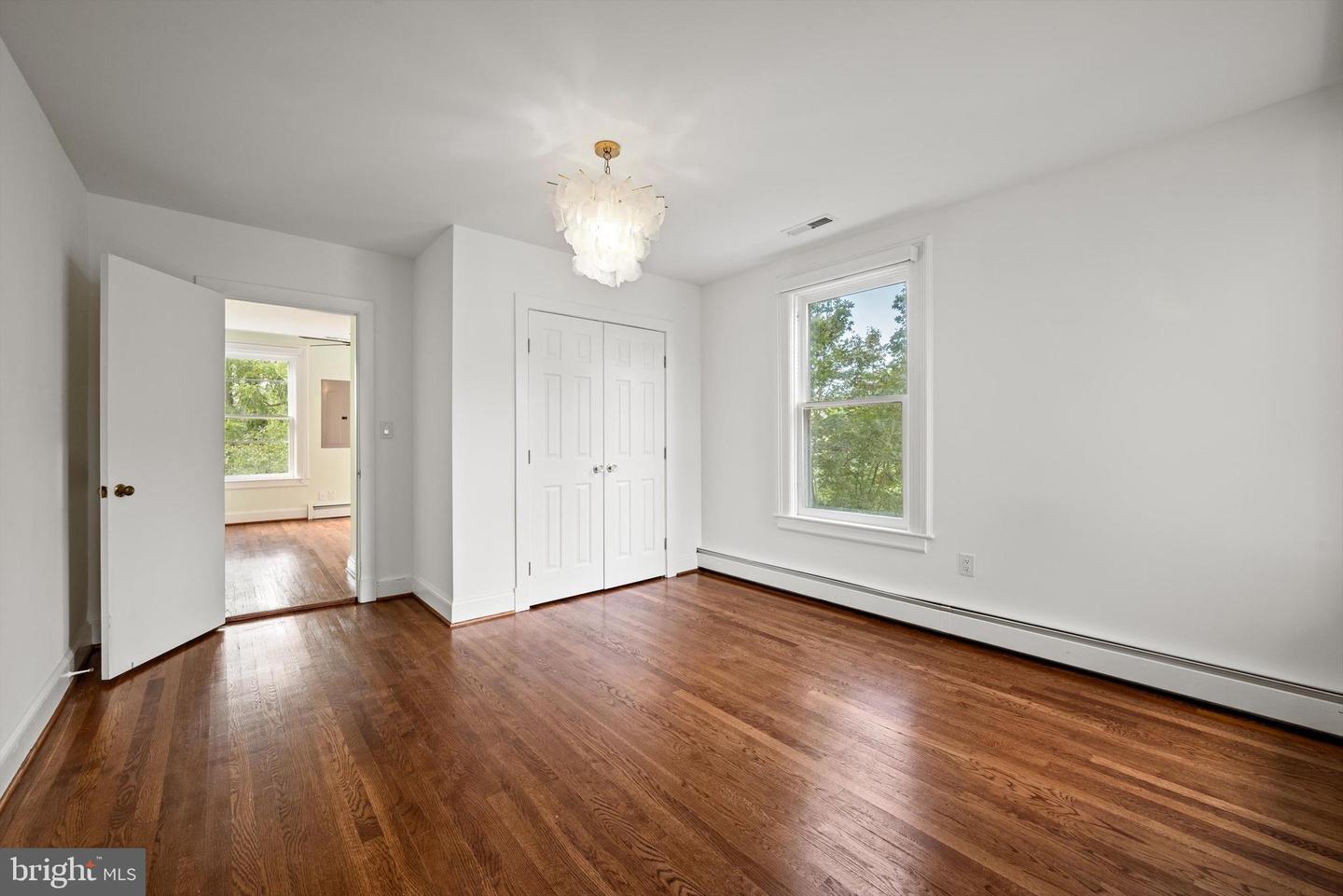 250 W MAIN ST, PURCELLVILLE, Virginia 20132, 5 Bedrooms Bedrooms, ,3 BathroomsBathrooms,Residential,For sale,250 W MAIN ST,VALO2107082 MLS # VALO2107082