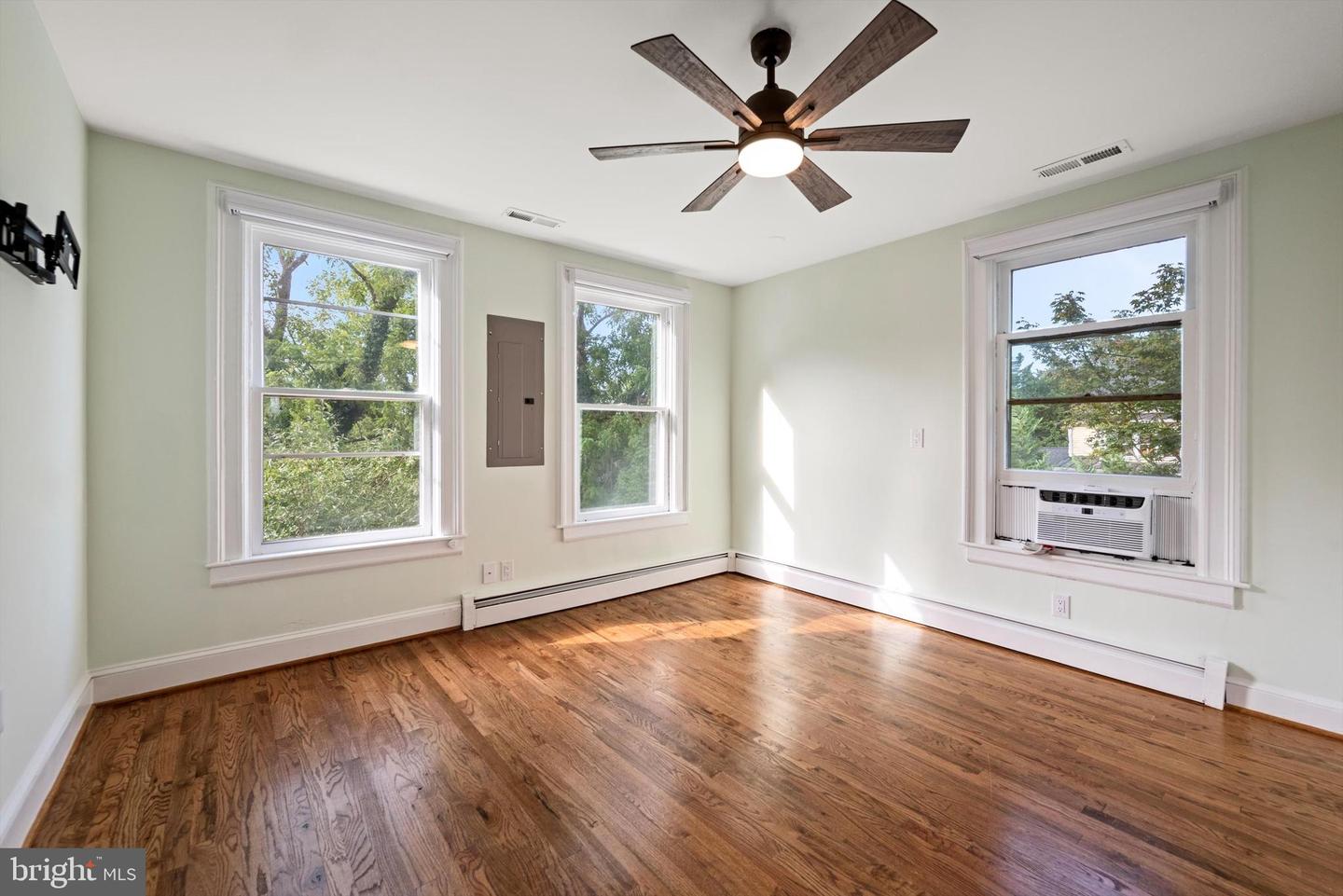 250 W MAIN ST, PURCELLVILLE, Virginia 20132, 5 Bedrooms Bedrooms, ,3 BathroomsBathrooms,Residential,For sale,250 W MAIN ST,VALO2107082 MLS # VALO2107082