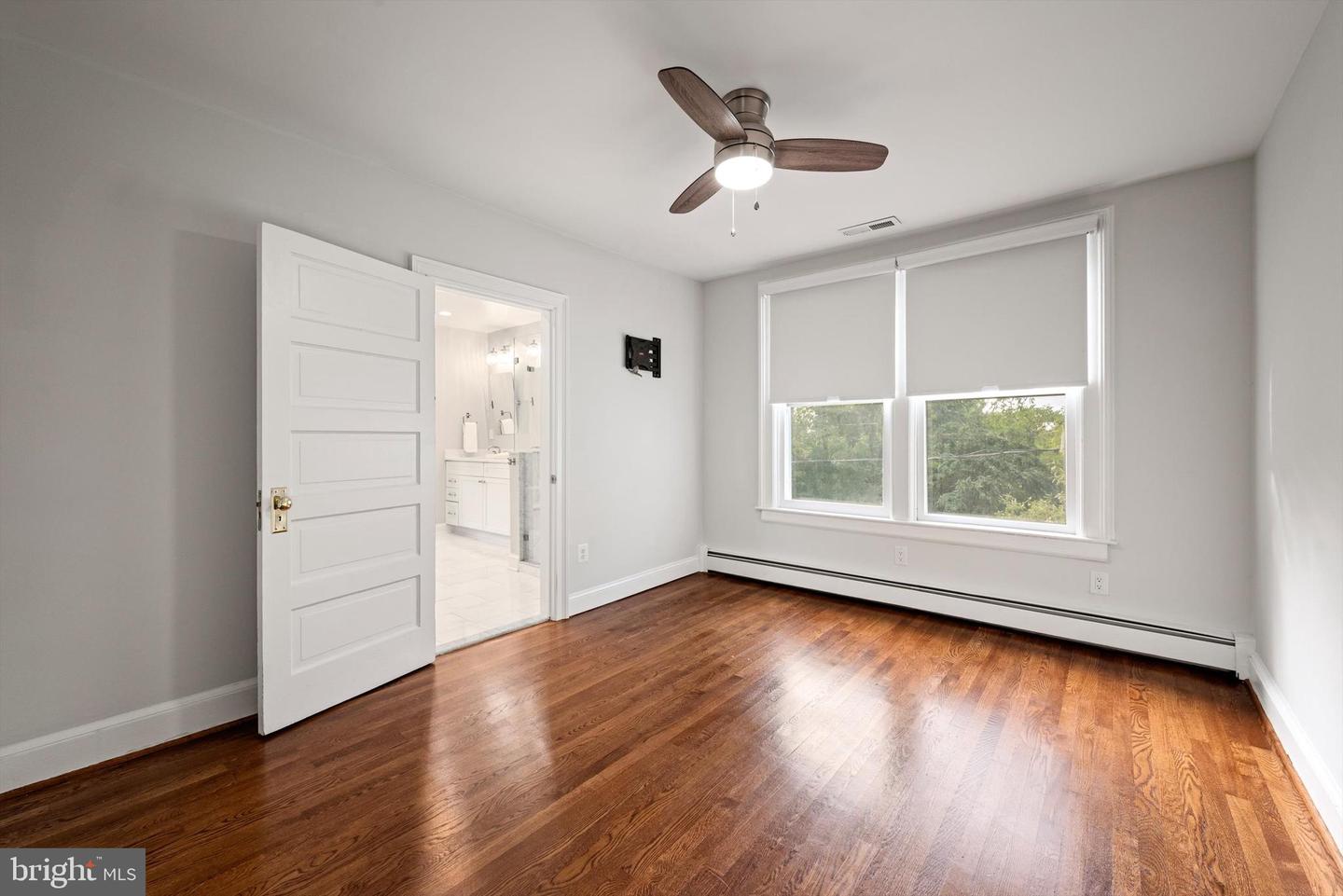 250 W MAIN ST, PURCELLVILLE, Virginia 20132, 5 Bedrooms Bedrooms, ,3 BathroomsBathrooms,Residential,For sale,250 W MAIN ST,VALO2107082 MLS # VALO2107082