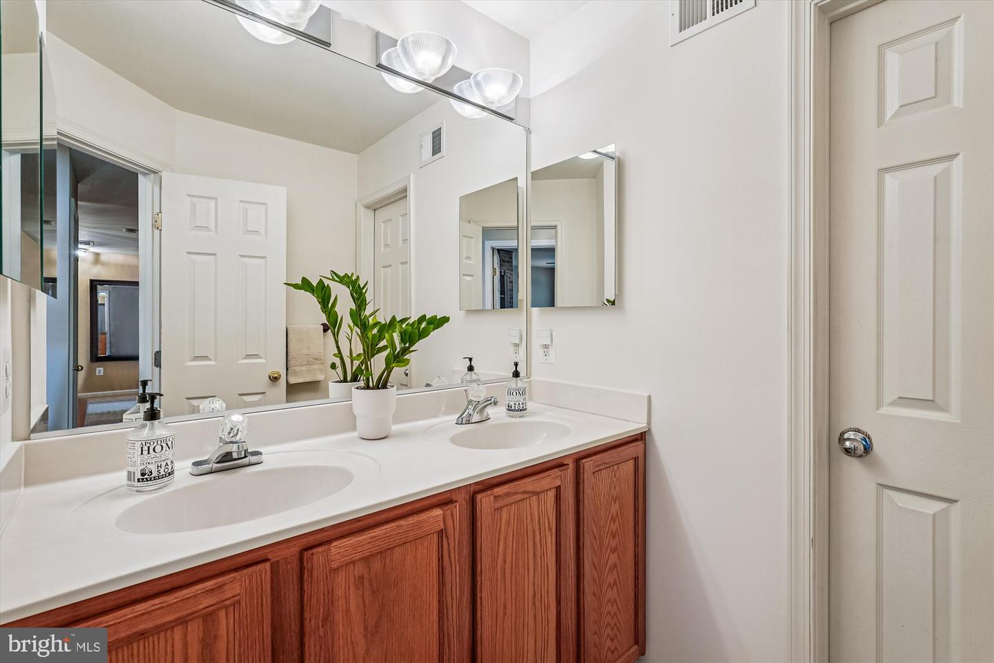 35739 MONTROSE CT, ROUND HILL, Virginia 20141, 4 Bedrooms Bedrooms, ,4 BathroomsBathrooms,Residential,For sale,35739 MONTROSE CT,VALO2107192 MLS # VALO2107192