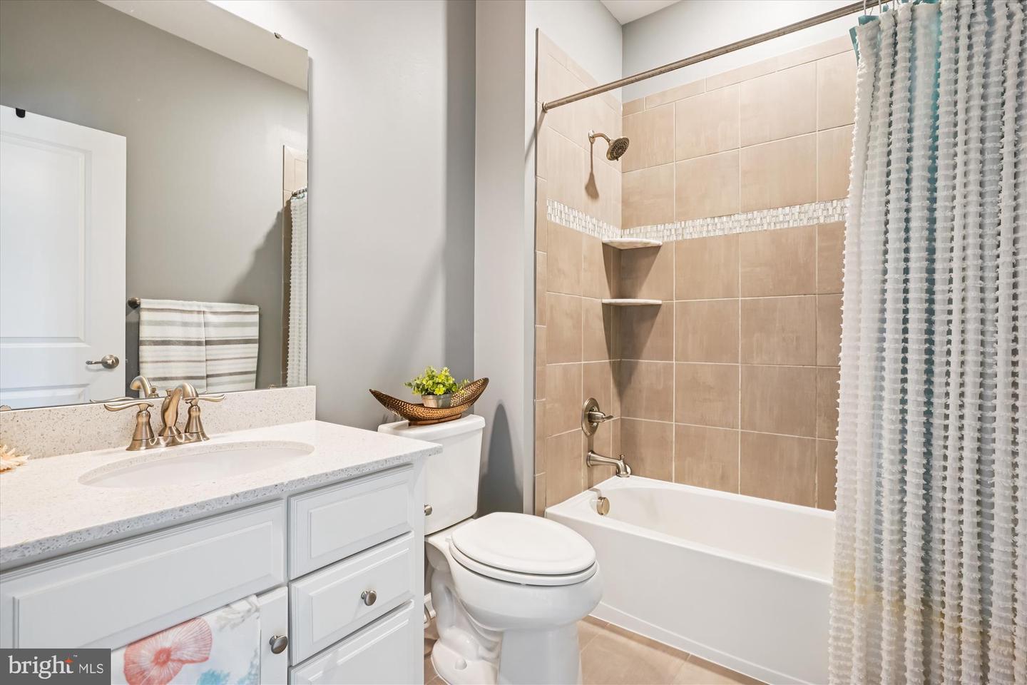 17135 BELLE ISLE DR, DUMFRIES, Virginia 22026, 7 Bedrooms Bedrooms, ,6 BathroomsBathrooms,Residential,For sale,17135 BELLE ISLE DR,VAPW2104390 MLS # VAPW2104390