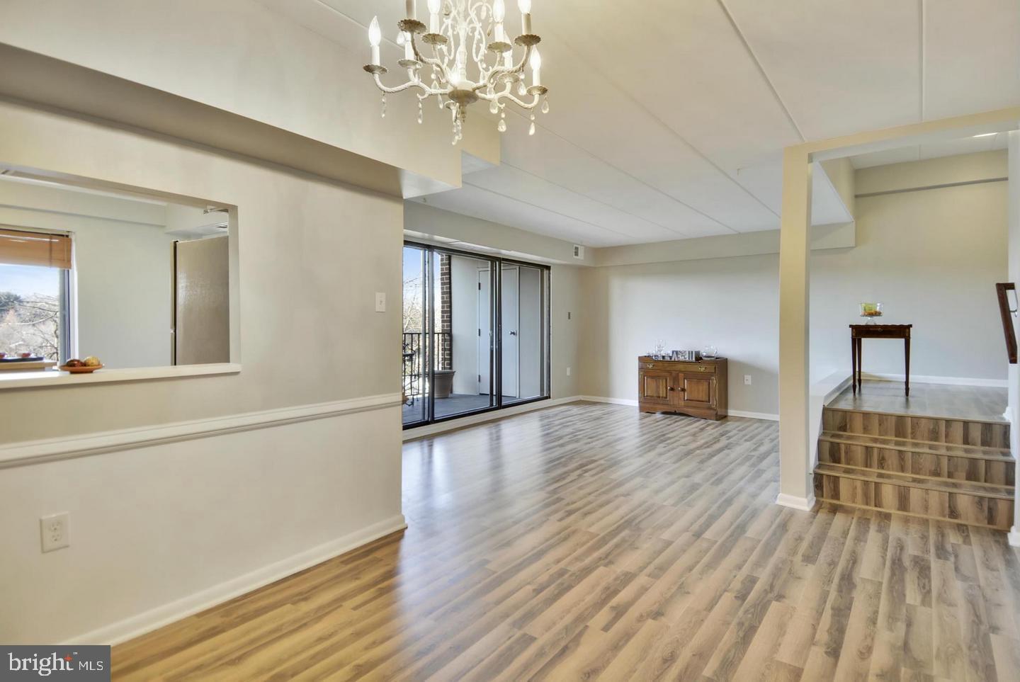 130 ROBERTS LN #200, ALEXANDRIA, Virginia 22314, 2 Bedrooms Bedrooms, ,2 BathroomsBathrooms,Residential,For sale,130 ROBERTS LN #200,VAAX2049956 MLS # VAAX2049956