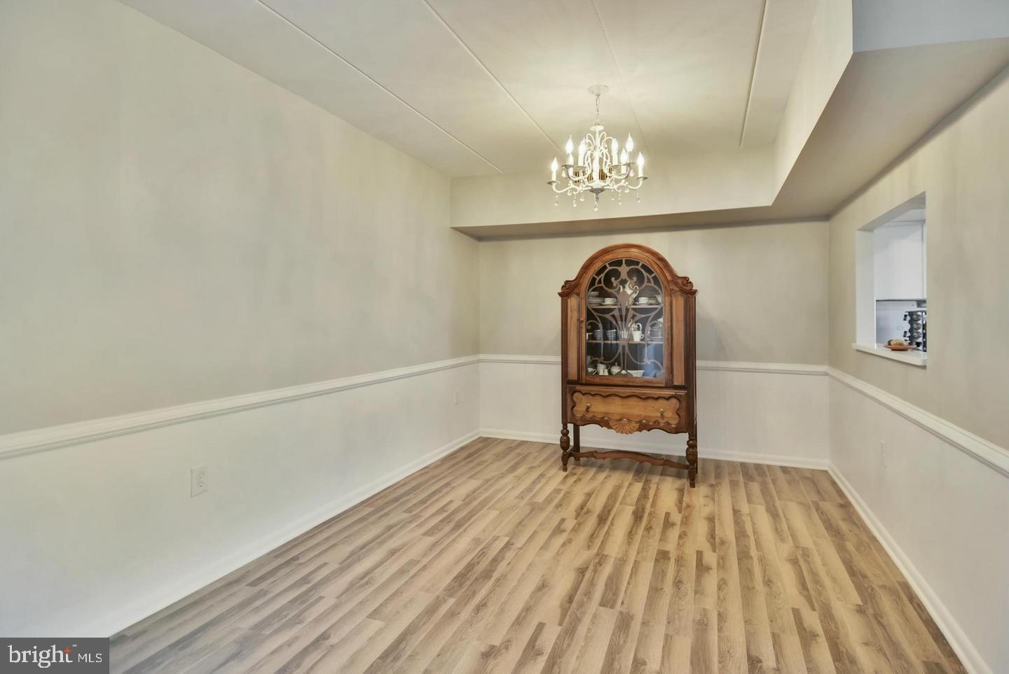 130 ROBERTS LN #200, ALEXANDRIA, Virginia 22314, 2 Bedrooms Bedrooms, ,2 BathroomsBathrooms,Residential,For sale,130 ROBERTS LN #200,VAAX2049956 MLS # VAAX2049956