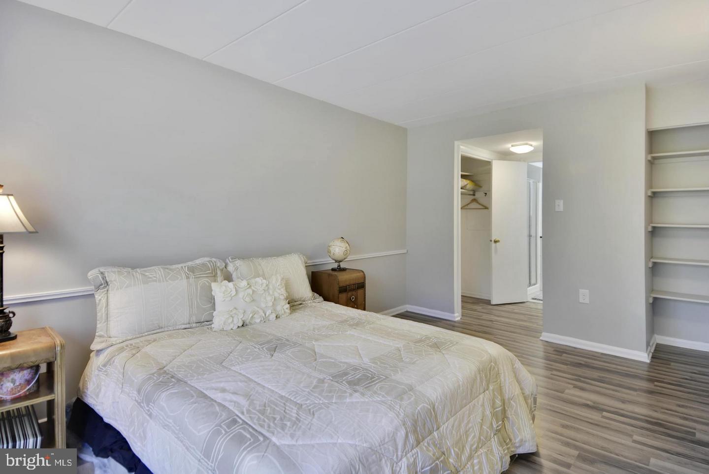 130 ROBERTS LN #200, ALEXANDRIA, Virginia 22314, 2 Bedrooms Bedrooms, ,2 BathroomsBathrooms,Residential,For sale,130 ROBERTS LN #200,VAAX2049956 MLS # VAAX2049956