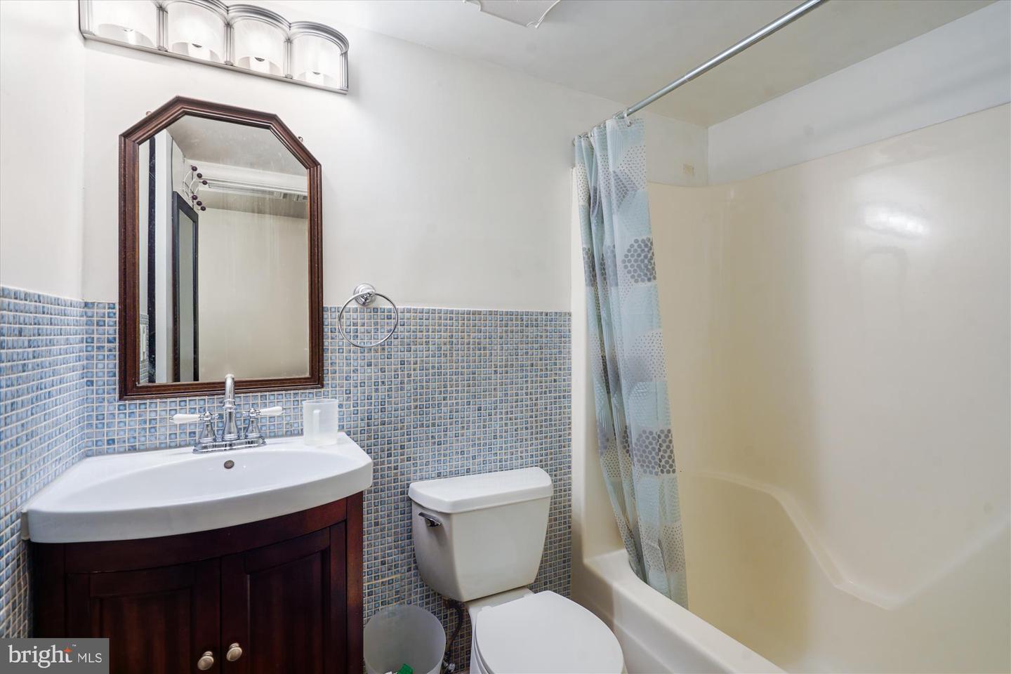 130 ROBERTS LN #200, ALEXANDRIA, Virginia 22314, 2 Bedrooms Bedrooms, ,2 BathroomsBathrooms,Residential,For sale,130 ROBERTS LN #200,VAAX2049956 MLS # VAAX2049956