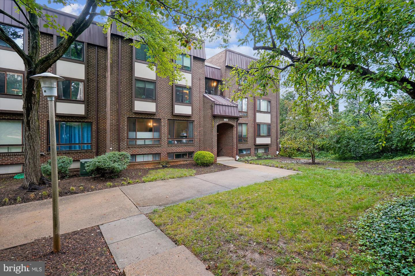 130 ROBERTS LN #200, ALEXANDRIA, Virginia 22314, 2 Bedrooms Bedrooms, ,2 BathroomsBathrooms,Residential,For sale,130 ROBERTS LN #200,VAAX2049956 MLS # VAAX2049956