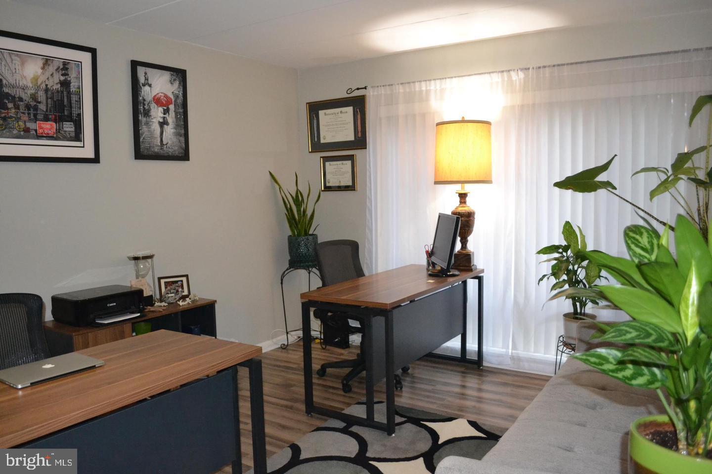 130 ROBERTS LN #200, ALEXANDRIA, Virginia 22314, 2 Bedrooms Bedrooms, ,2 BathroomsBathrooms,Residential,For sale,130 ROBERTS LN #200,VAAX2049956 MLS # VAAX2049956