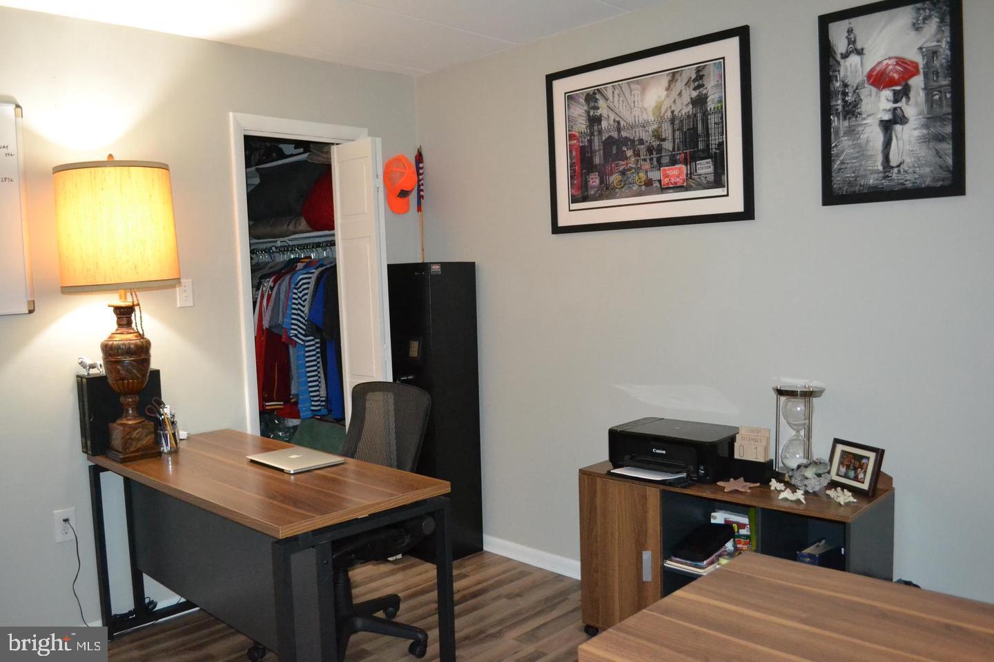 130 ROBERTS LN #200, ALEXANDRIA, Virginia 22314, 2 Bedrooms Bedrooms, ,2 BathroomsBathrooms,Residential,For sale,130 ROBERTS LN #200,VAAX2049956 MLS # VAAX2049956