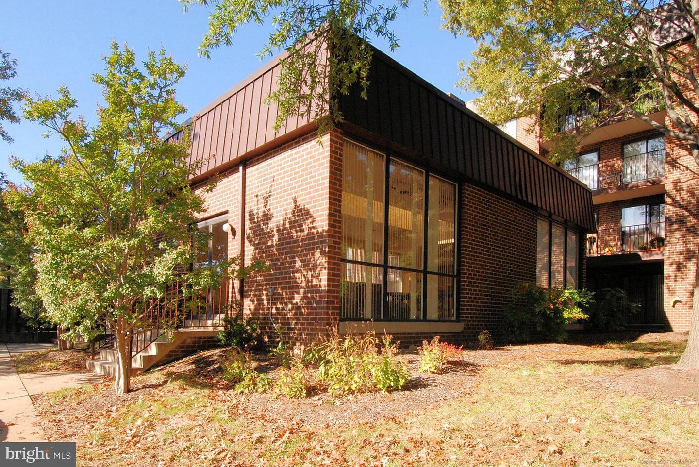 130 ROBERTS LN #200, ALEXANDRIA, Virginia 22314, 2 Bedrooms Bedrooms, ,2 BathroomsBathrooms,Residential,For sale,130 ROBERTS LN #200,VAAX2049956 MLS # VAAX2049956