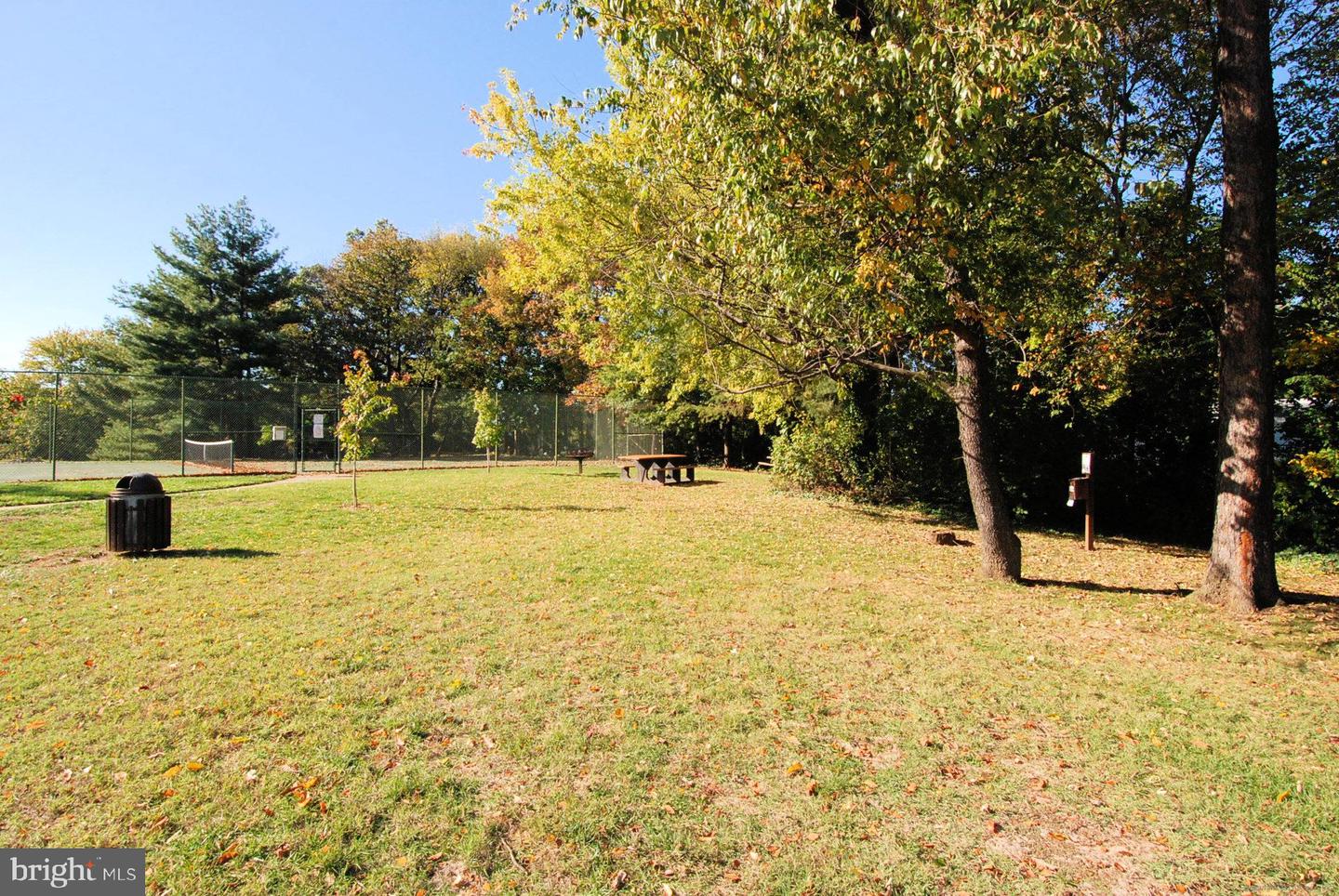 130 ROBERTS LN #200, ALEXANDRIA, Virginia 22314, 2 Bedrooms Bedrooms, ,2 BathroomsBathrooms,Residential,For sale,130 ROBERTS LN #200,VAAX2049956 MLS # VAAX2049956