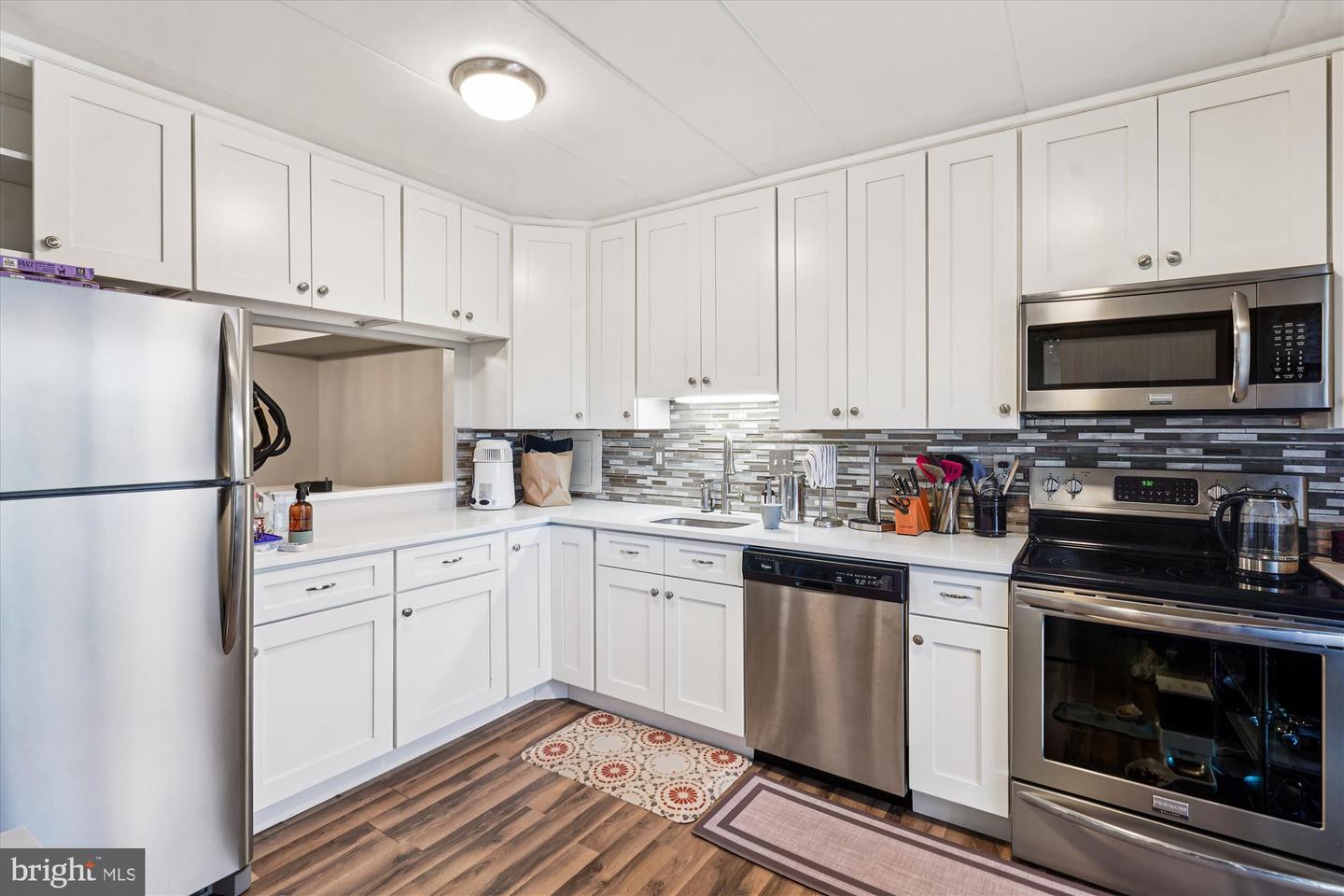 130 ROBERTS LN #200, ALEXANDRIA, Virginia 22314, 2 Bedrooms Bedrooms, ,2 BathroomsBathrooms,Residential,For sale,130 ROBERTS LN #200,VAAX2049956 MLS # VAAX2049956