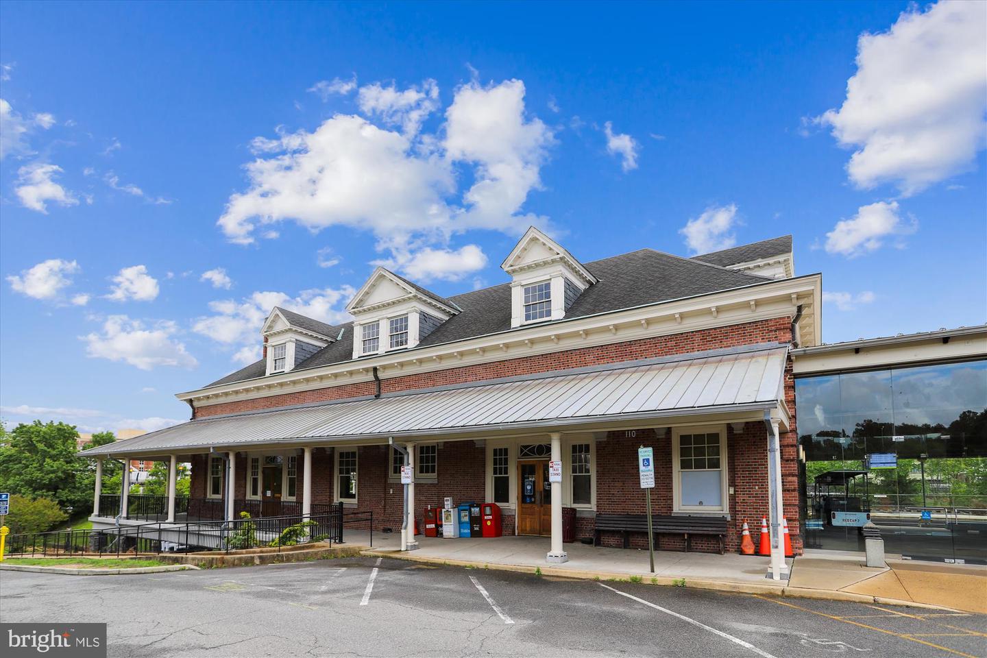130 ROBERTS LN #200, ALEXANDRIA, Virginia 22314, 2 Bedrooms Bedrooms, ,2 BathroomsBathrooms,Residential,For sale,130 ROBERTS LN #200,VAAX2049956 MLS # VAAX2049956