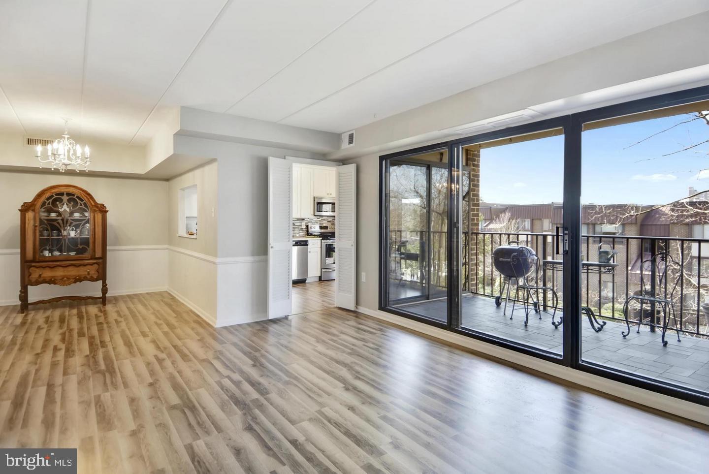 130 ROBERTS LN #200, ALEXANDRIA, Virginia 22314, 2 Bedrooms Bedrooms, ,2 BathroomsBathrooms,Residential,For sale,130 ROBERTS LN #200,VAAX2049956 MLS # VAAX2049956