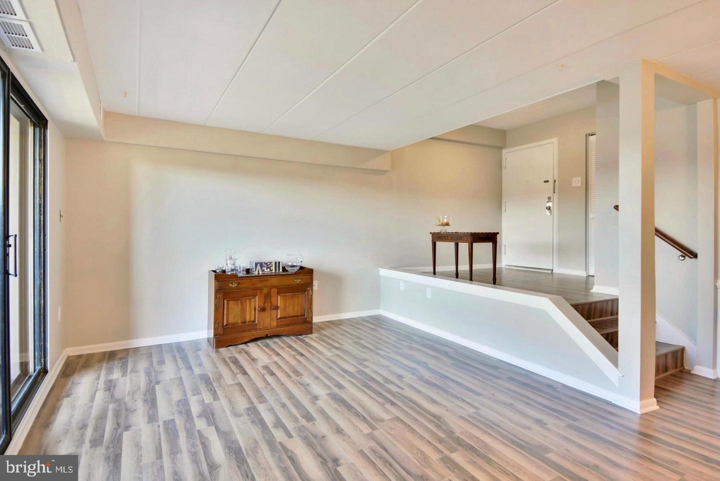 130 ROBERTS LN #200, ALEXANDRIA, Virginia 22314, 2 Bedrooms Bedrooms, ,2 BathroomsBathrooms,Residential,For sale,130 ROBERTS LN #200,VAAX2049956 MLS # VAAX2049956