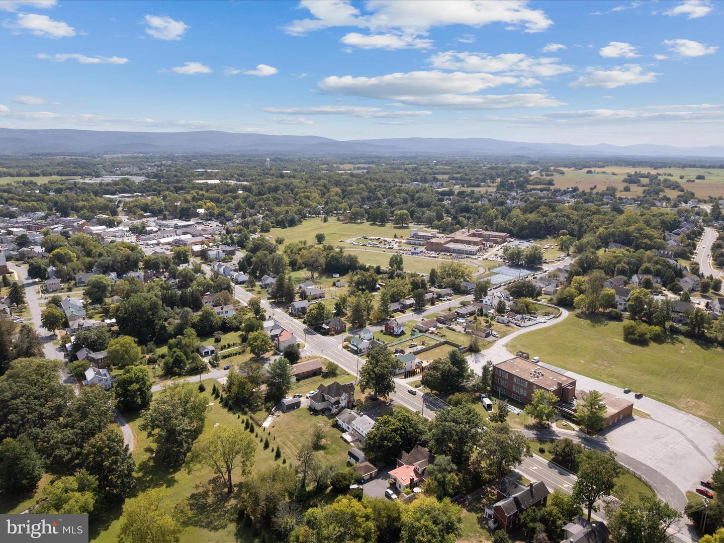 308 W MAIN ST, BERRYVILLE, Virginia 22611, 4 Bedrooms Bedrooms, ,3 BathroomsBathrooms,Residential,For sale,308 W MAIN ST,VACL2006088 MLS # VACL2006088