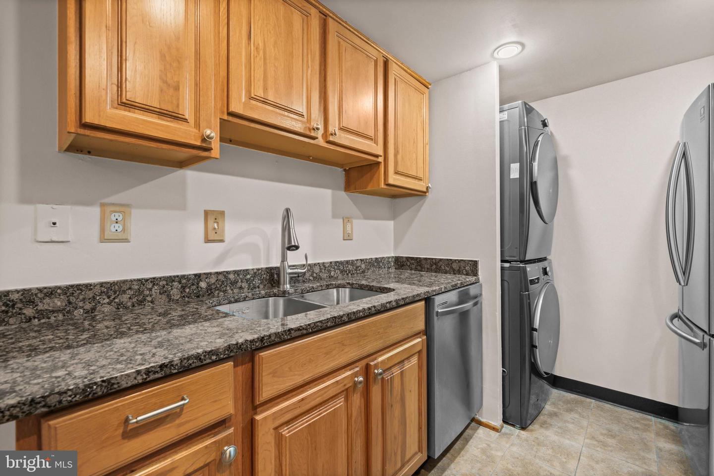 5911 EDSALL RD #803, ALEXANDRIA, Virginia 22304, 2 Bedrooms Bedrooms, ,2 BathroomsBathrooms,Residential,For sale,5911 EDSALL RD #803,VAAX2050048 MLS # VAAX2050048