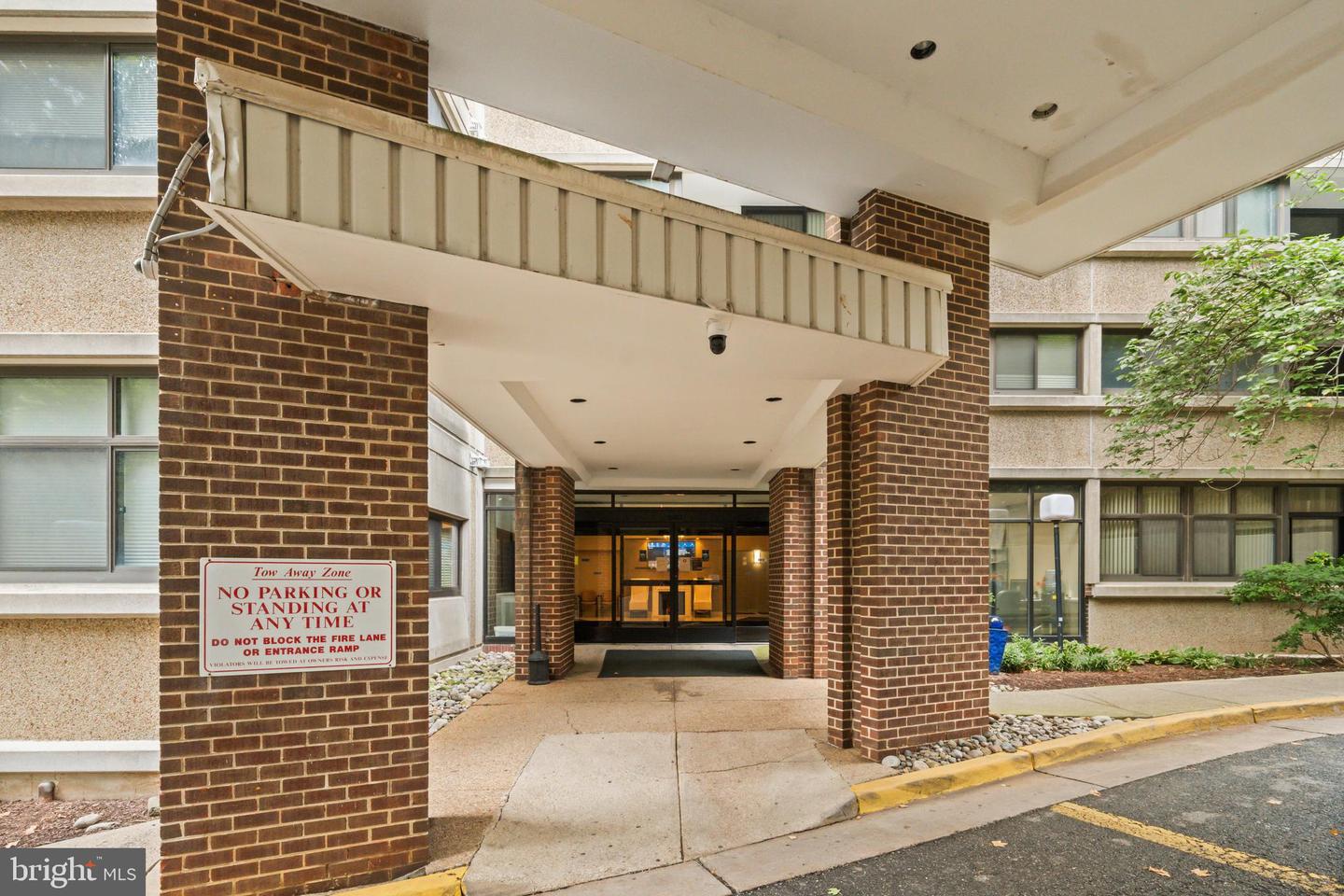 5911 EDSALL RD #803, ALEXANDRIA, Virginia 22304, 2 Bedrooms Bedrooms, ,2 BathroomsBathrooms,Residential,For sale,5911 EDSALL RD #803,VAAX2050048 MLS # VAAX2050048