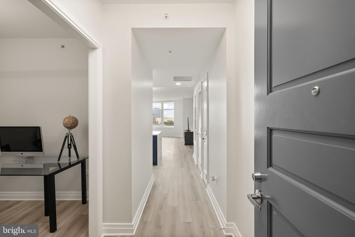 8220 CRESTWOOD HEIGHTS DR #1210, MCLEAN, Virginia 22102, 1 Bedroom Bedrooms, ,2 BathroomsBathrooms,Residential,For sale,8220 CRESTWOOD HEIGHTS DR #1210,VAFX2268534 MLS # VAFX2268534