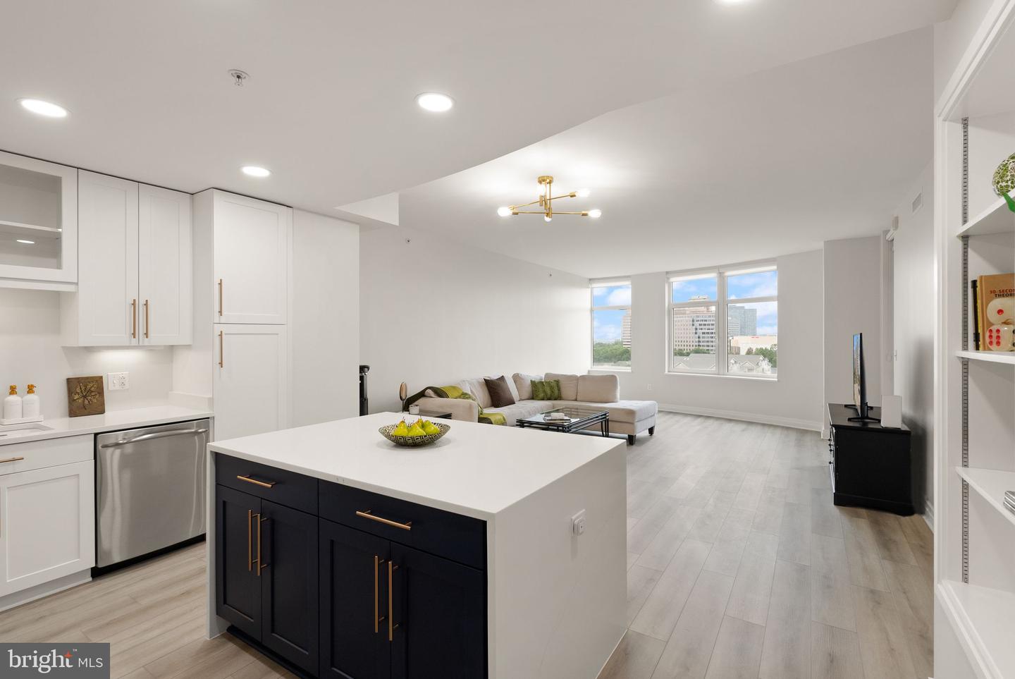 8220 CRESTWOOD HEIGHTS DR #1210, MCLEAN, Virginia 22102, 1 Bedroom Bedrooms, ,2 BathroomsBathrooms,Residential,For sale,8220 CRESTWOOD HEIGHTS DR #1210,VAFX2268534 MLS # VAFX2268534