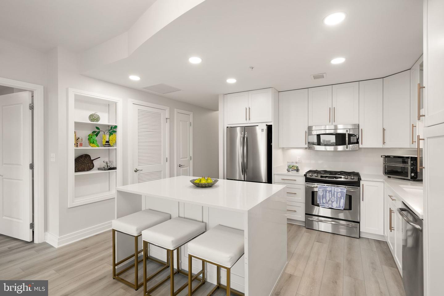 8220 CRESTWOOD HEIGHTS DR #1210, MCLEAN, Virginia 22102, 1 Bedroom Bedrooms, ,2 BathroomsBathrooms,Residential,For sale,8220 CRESTWOOD HEIGHTS DR #1210,VAFX2268534 MLS # VAFX2268534