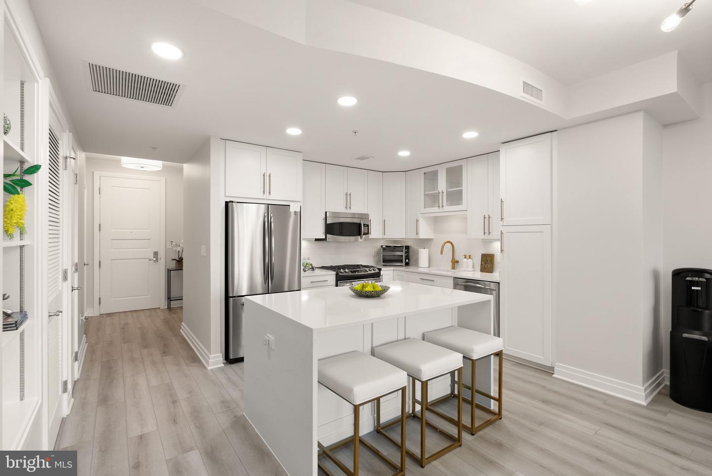 8220 CRESTWOOD HEIGHTS DR #1210, MCLEAN, Virginia 22102, 1 Bedroom Bedrooms, ,2 BathroomsBathrooms,Residential,For sale,8220 CRESTWOOD HEIGHTS DR #1210,VAFX2268534 MLS # VAFX2268534