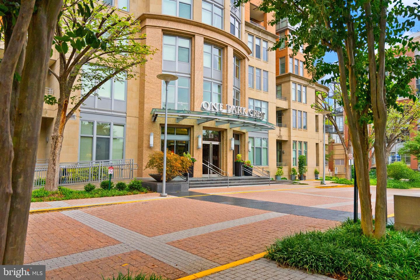 8220 CRESTWOOD HEIGHTS DR #1210, MCLEAN, Virginia 22102, 1 Bedroom Bedrooms, ,2 BathroomsBathrooms,Residential,For sale,8220 CRESTWOOD HEIGHTS DR #1210,VAFX2268534 MLS # VAFX2268534