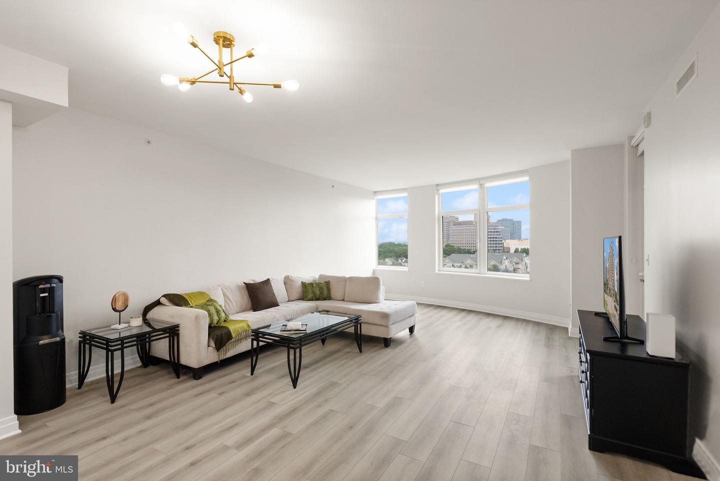 8220 CRESTWOOD HEIGHTS DR #1210, MCLEAN, Virginia 22102, 1 Bedroom Bedrooms, ,2 BathroomsBathrooms,Residential,For sale,8220 CRESTWOOD HEIGHTS DR #1210,VAFX2268534 MLS # VAFX2268534