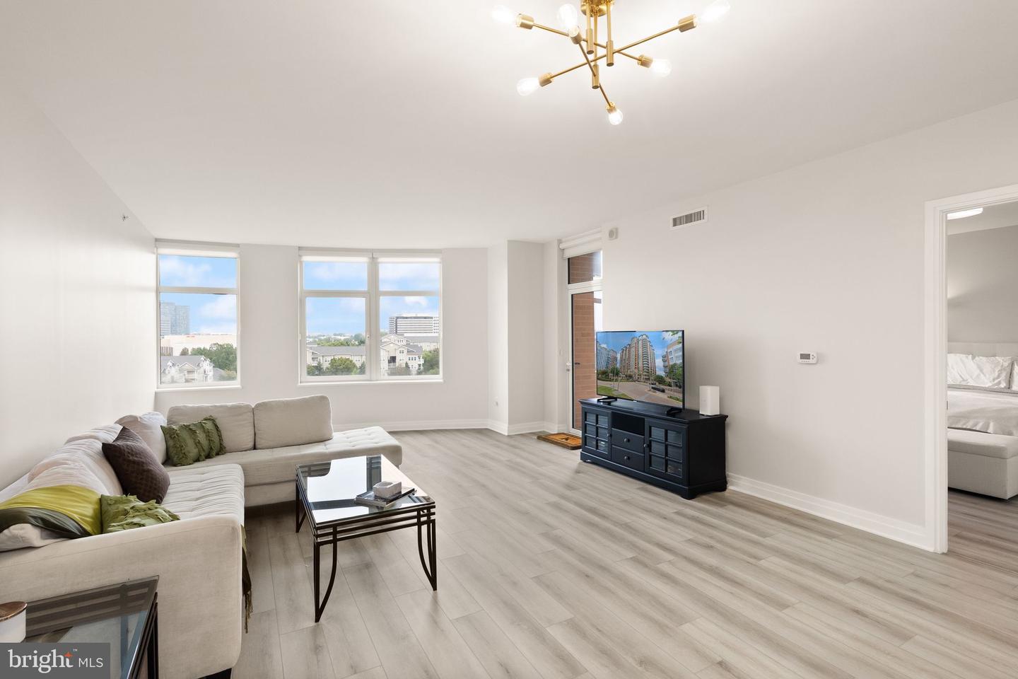 8220 CRESTWOOD HEIGHTS DR #1210, MCLEAN, Virginia 22102, 1 Bedroom Bedrooms, ,2 BathroomsBathrooms,Residential,For sale,8220 CRESTWOOD HEIGHTS DR #1210,VAFX2268534 MLS # VAFX2268534