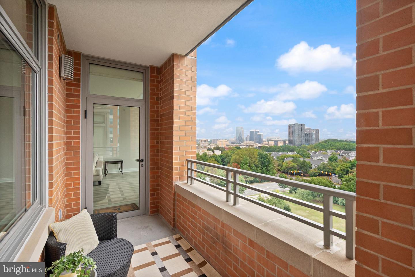 8220 CRESTWOOD HEIGHTS DR #1210, MCLEAN, Virginia 22102, 1 Bedroom Bedrooms, ,2 BathroomsBathrooms,Residential,For sale,8220 CRESTWOOD HEIGHTS DR #1210,VAFX2268534 MLS # VAFX2268534