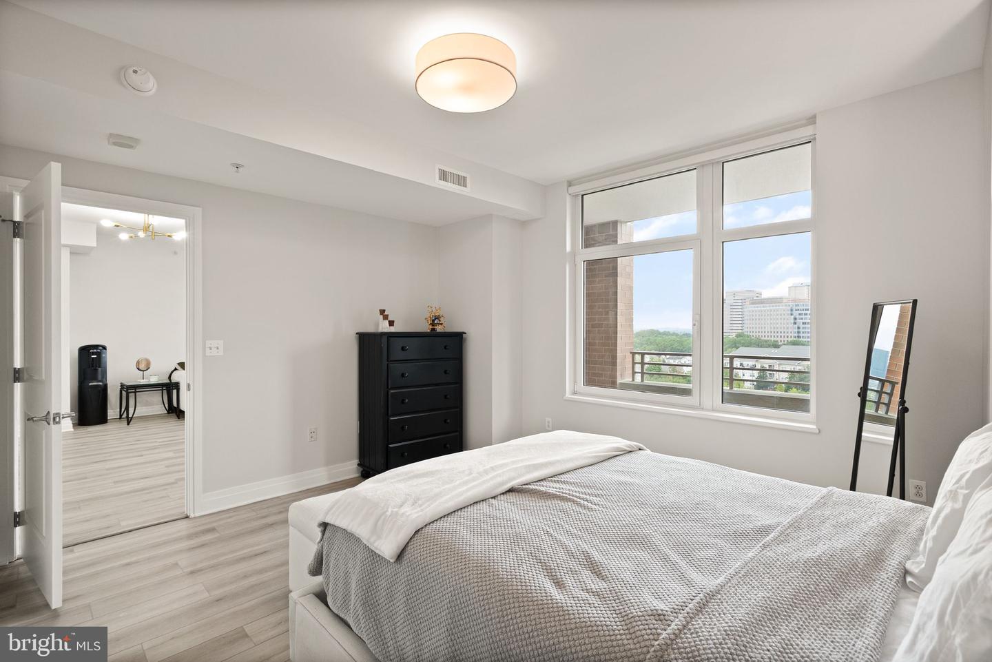8220 CRESTWOOD HEIGHTS DR #1210, MCLEAN, Virginia 22102, 1 Bedroom Bedrooms, ,2 BathroomsBathrooms,Residential,For sale,8220 CRESTWOOD HEIGHTS DR #1210,VAFX2268534 MLS # VAFX2268534