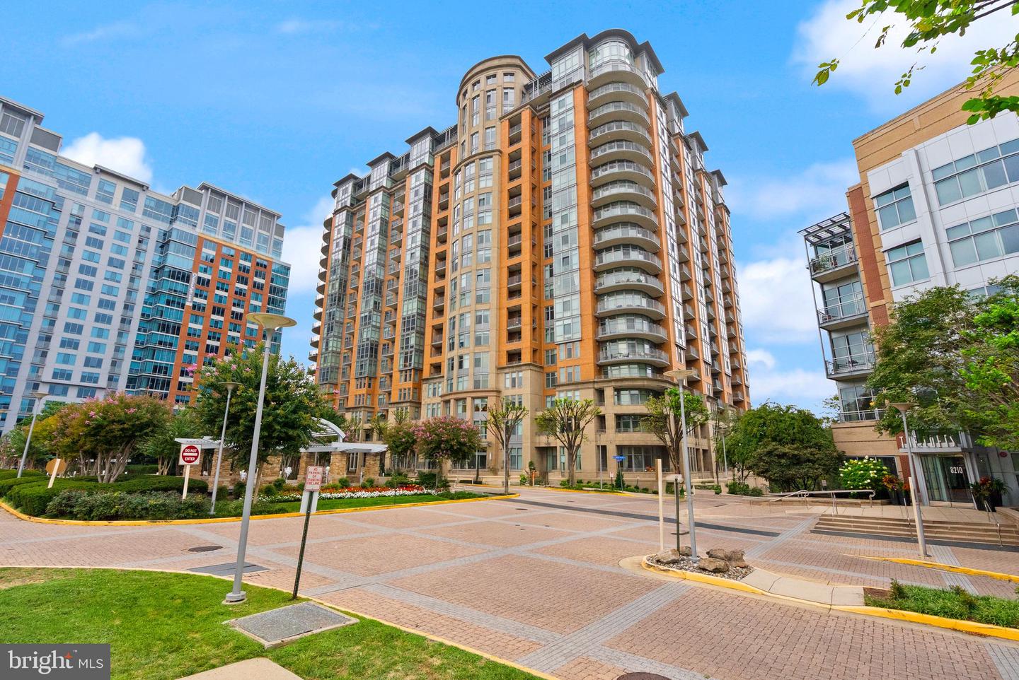 8220 CRESTWOOD HEIGHTS DR #1210, MCLEAN, Virginia 22102, 1 Bedroom Bedrooms, ,2 BathroomsBathrooms,Residential,For sale,8220 CRESTWOOD HEIGHTS DR #1210,VAFX2268534 MLS # VAFX2268534