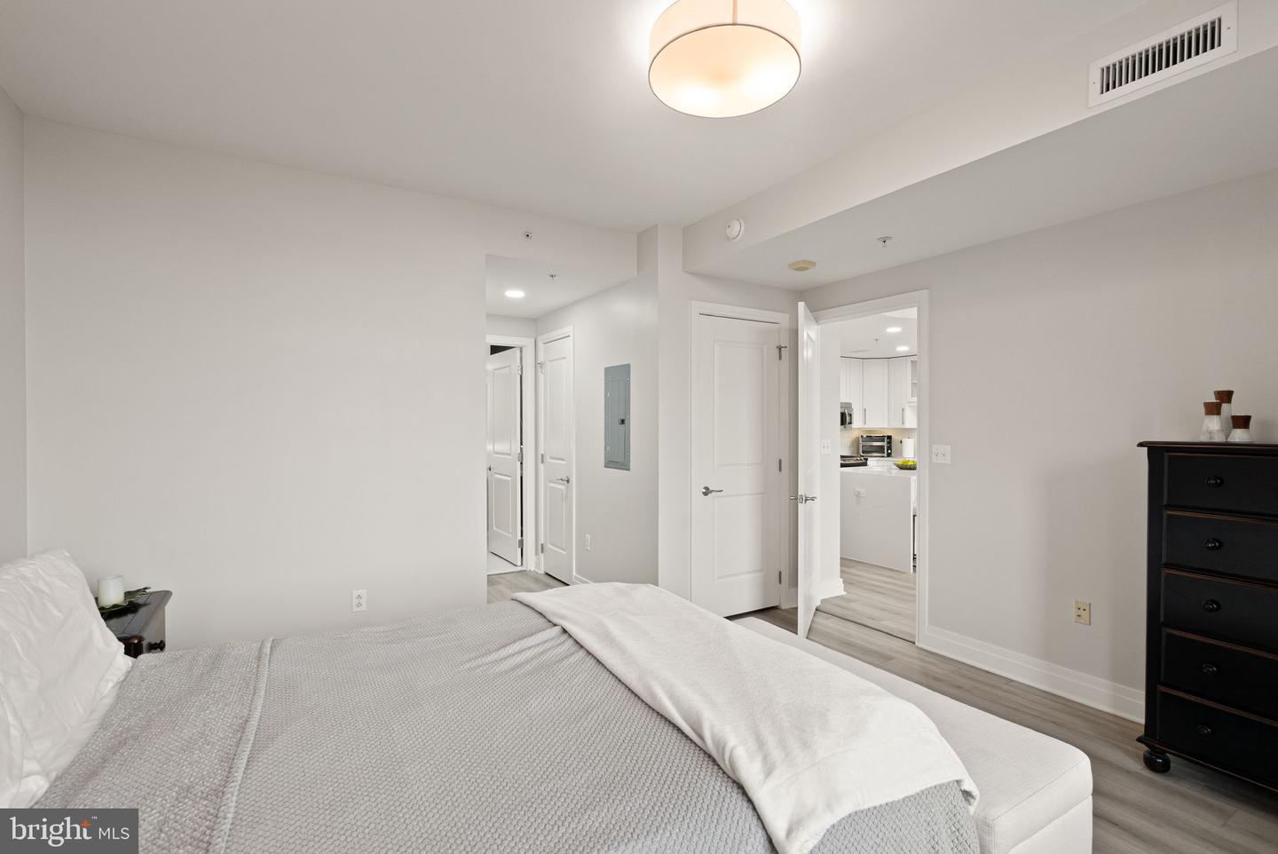8220 CRESTWOOD HEIGHTS DR #1210, MCLEAN, Virginia 22102, 1 Bedroom Bedrooms, ,2 BathroomsBathrooms,Residential,For sale,8220 CRESTWOOD HEIGHTS DR #1210,VAFX2268534 MLS # VAFX2268534