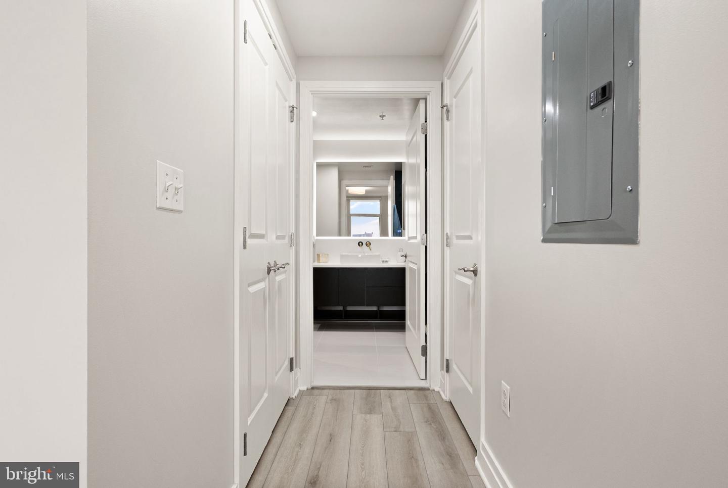 8220 CRESTWOOD HEIGHTS DR #1210, MCLEAN, Virginia 22102, 1 Bedroom Bedrooms, ,2 BathroomsBathrooms,Residential,For sale,8220 CRESTWOOD HEIGHTS DR #1210,VAFX2268534 MLS # VAFX2268534