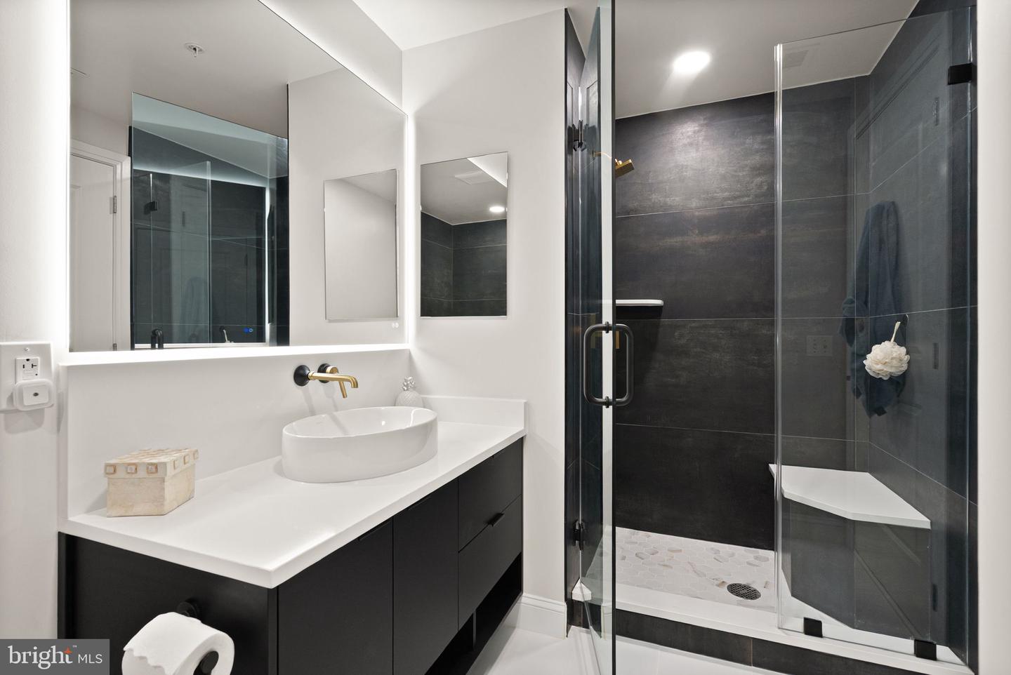8220 CRESTWOOD HEIGHTS DR #1210, MCLEAN, Virginia 22102, 1 Bedroom Bedrooms, ,2 BathroomsBathrooms,Residential,For sale,8220 CRESTWOOD HEIGHTS DR #1210,VAFX2268534 MLS # VAFX2268534
