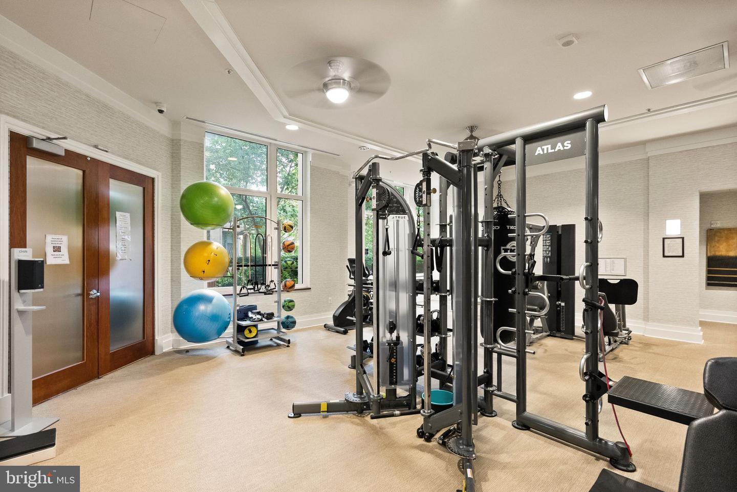 8220 CRESTWOOD HEIGHTS DR #1210, MCLEAN, Virginia 22102, 1 Bedroom Bedrooms, ,2 BathroomsBathrooms,Residential,For sale,8220 CRESTWOOD HEIGHTS DR #1210,VAFX2268534 MLS # VAFX2268534